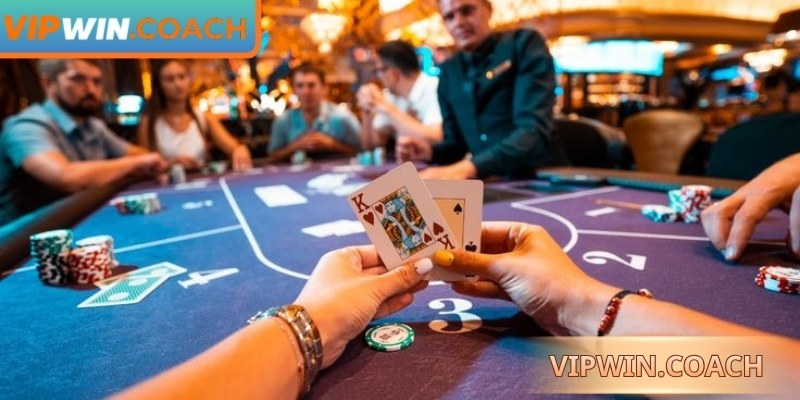 Quan sát diễn biến, phân tích tay để đưa quyết định chính xác